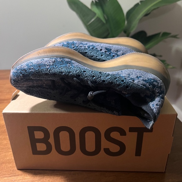 Yeezy 380 covellite size 6.5 like new - Picture 4 of 6